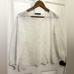 ZARA Women's White Eyelet Cotton Blend Long Sleeve Scalloped Hem Top Size L